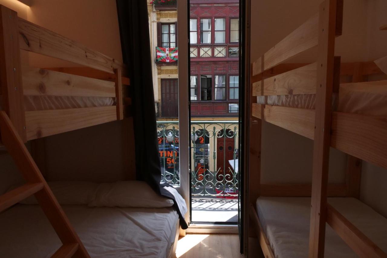 Guitar Hostel Bilbao Exterior photo