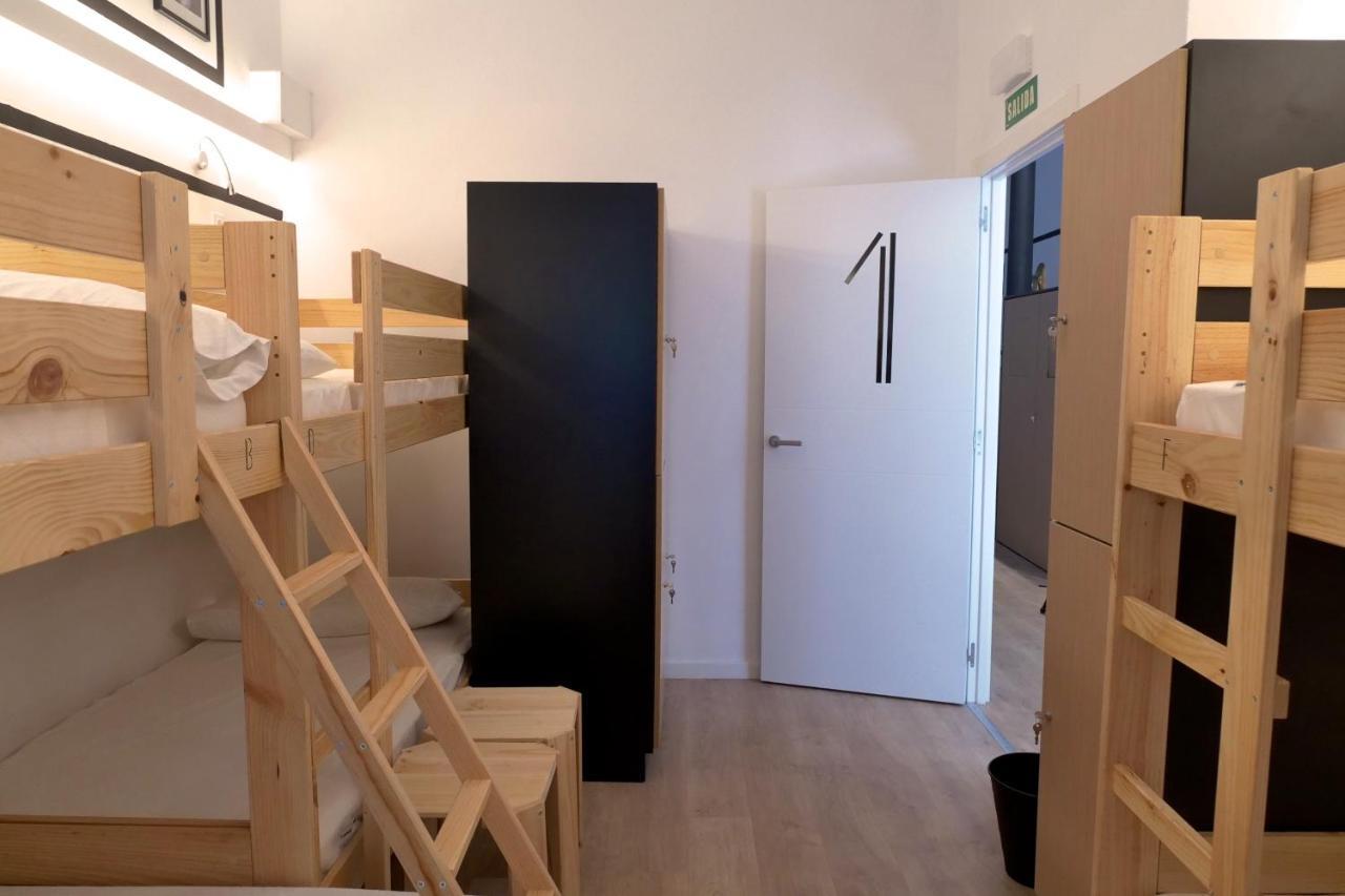 Guitar Hostel Bilbao Exterior photo
