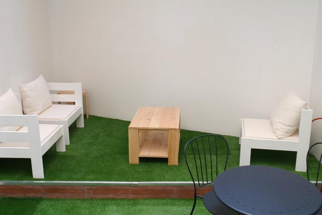 Guitar Hostel Bilbao Exterior photo