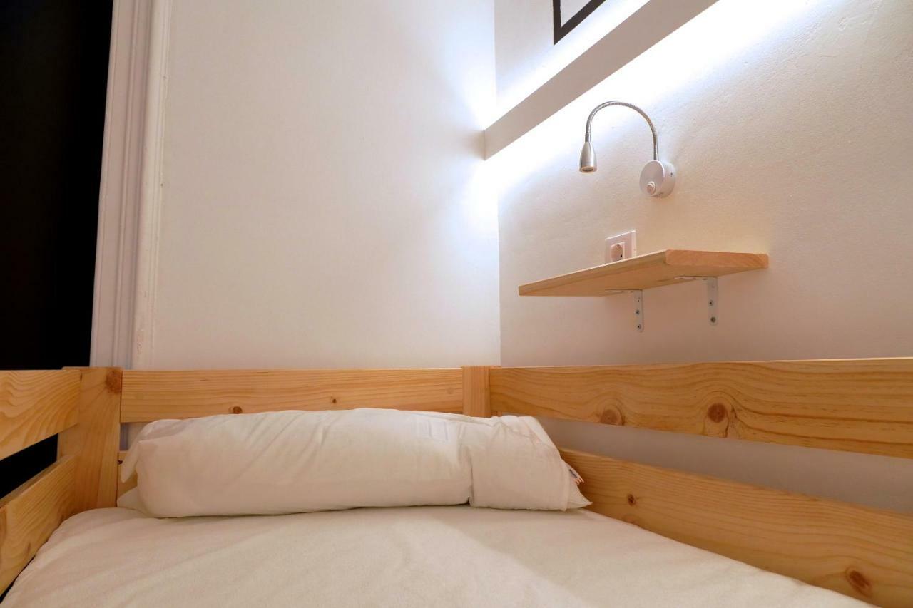 Guitar Hostel Bilbao Exterior photo