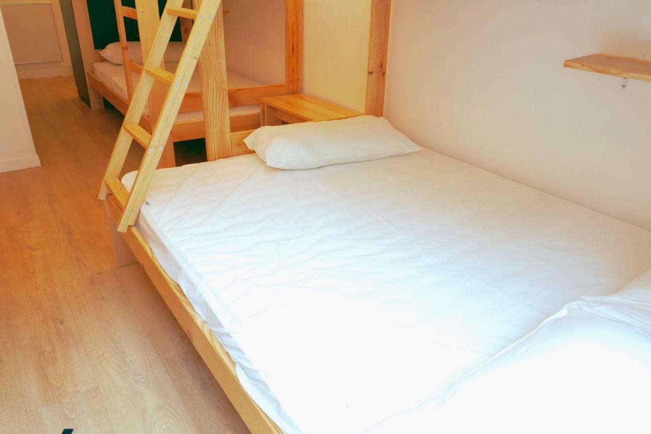 Guitar Hostel Bilbao Exterior photo